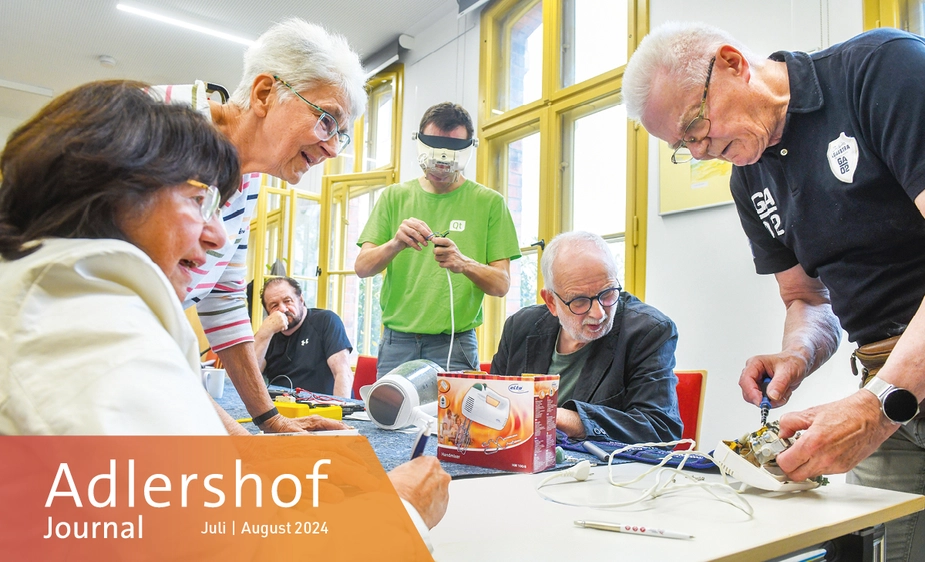 People at the Repair Café © WISTA Management GmbH