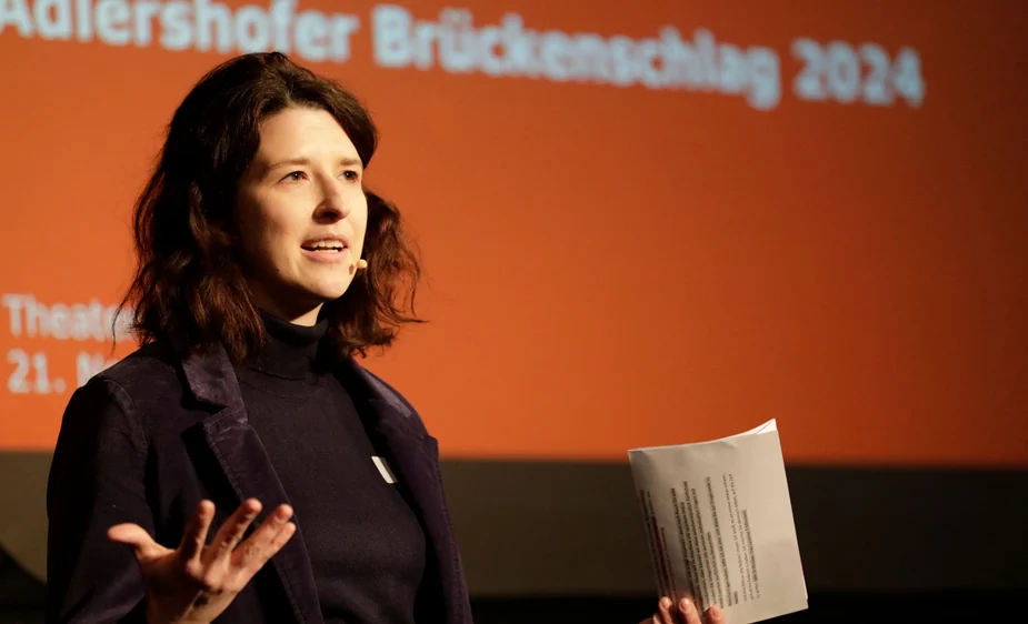 Cindy Böhme spricht bei der Veranstaltung